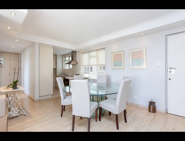 2 BEDROOM APARTMENT TO LET IN SEA POINT